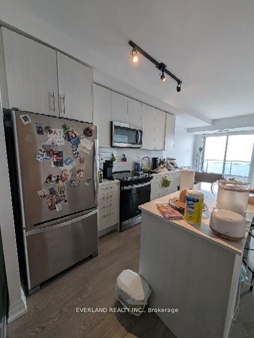 Property Photo: 286 Main Street 1410 ON M4C 4X4