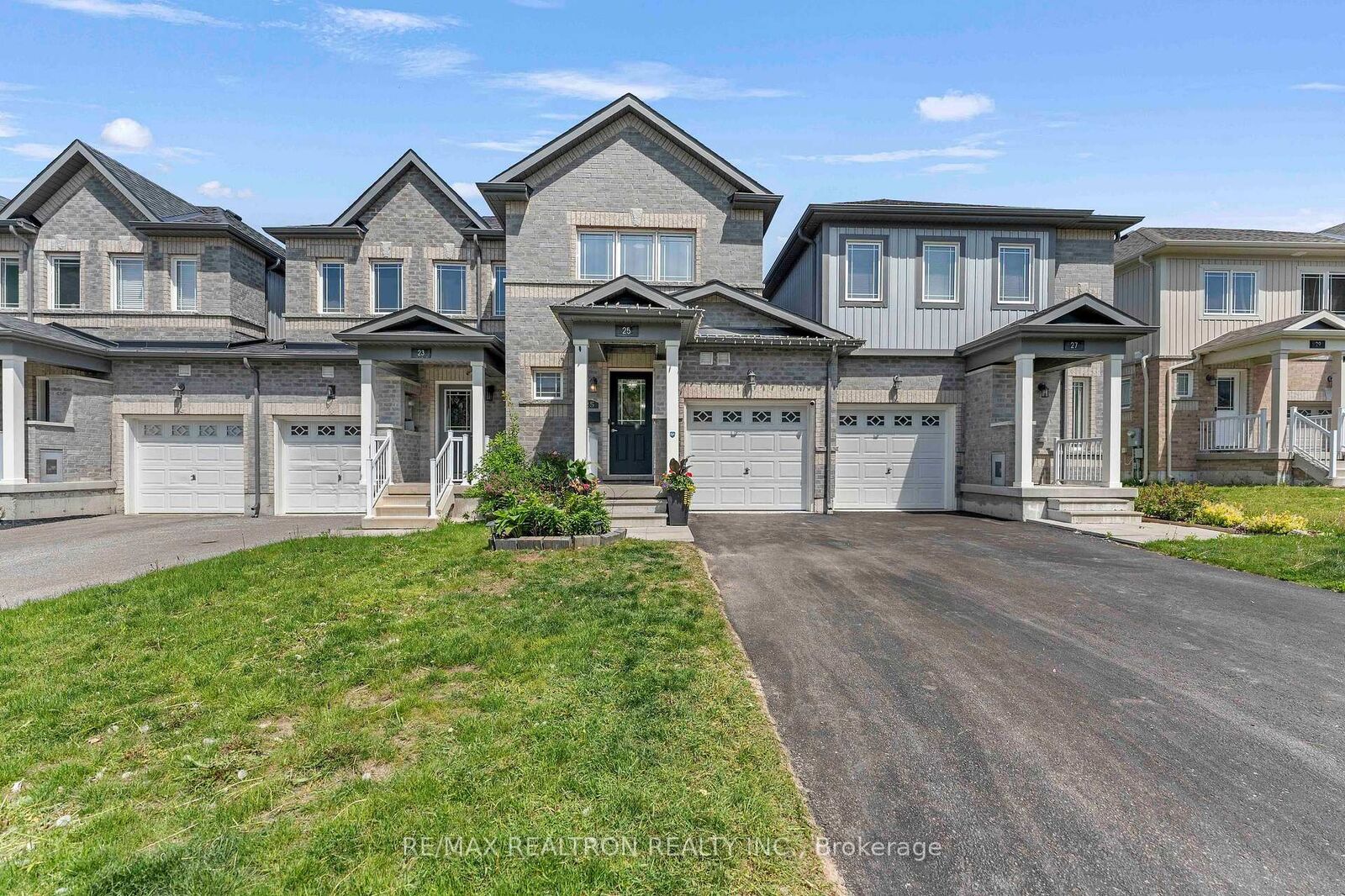 Property Photo: 25 Robinson Street ON L4N 3J1