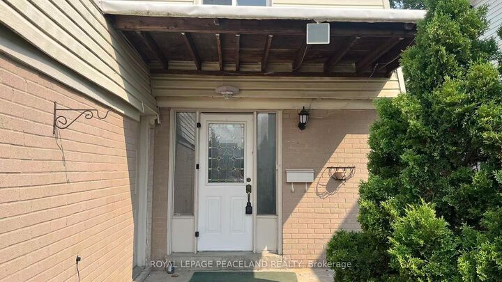 711 Irwin Crescent — photo 1