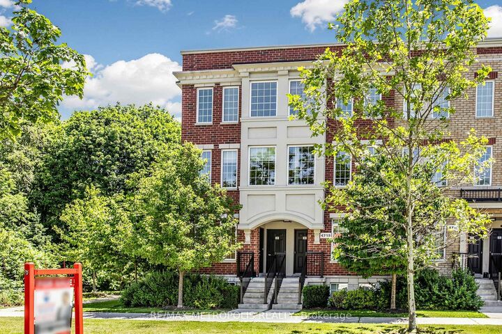 Property Photo: 4715 Kingston Road 2 ON M1E 2R1