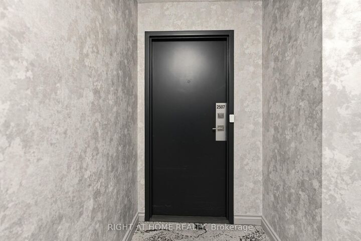 Property Photo: 3650 Kaneff Crescent 2507 ON L5A 4A1