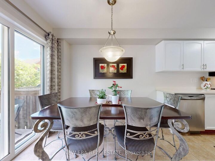 Property Photo: 7360 Zinnia Place 16 ON L5W 2A1