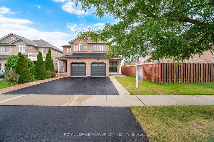 Property Photo: 25 Skylar Circle ON L6P 0Z4