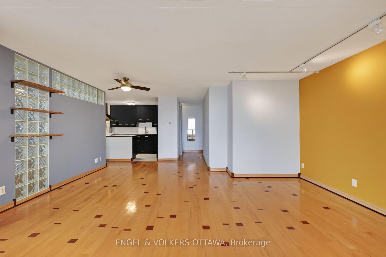 Property Photo:  475 Laurier Avenue W 1007  ON K1R 7X1 