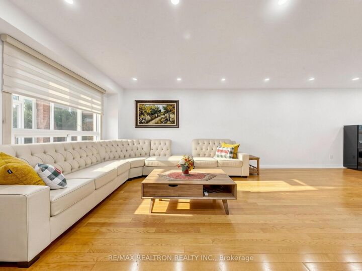 Property Photo: 23 Don Head Village Boulevard ON L4C 7M4