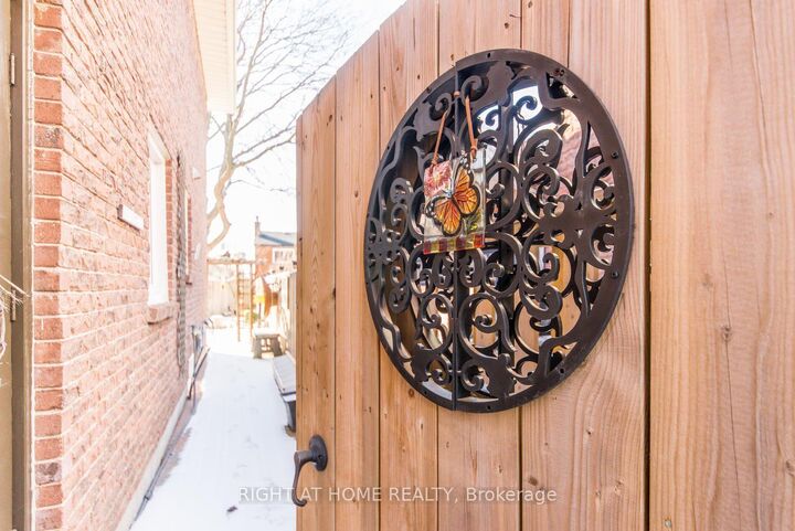 Property Photo: 39 Longfellow Court Basement ON L1N 6V7