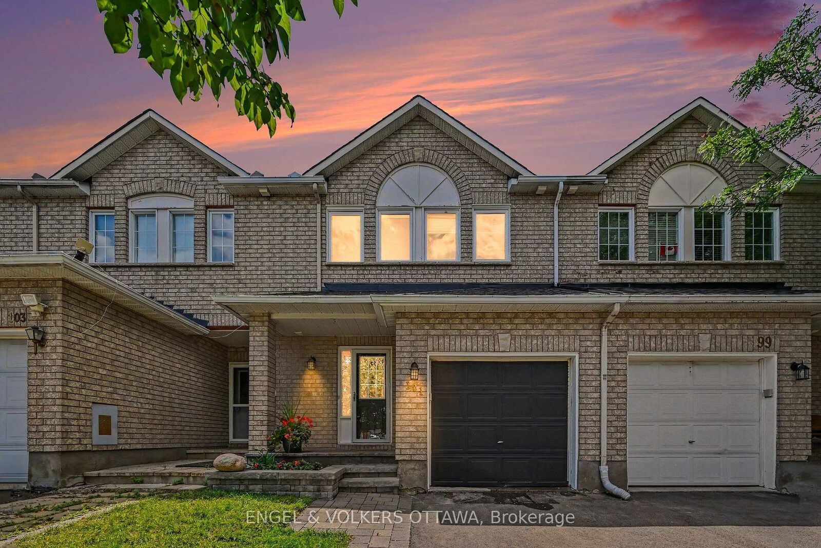 Property Photo:  101 Margrave Avenue  ON K1T 3Y1 