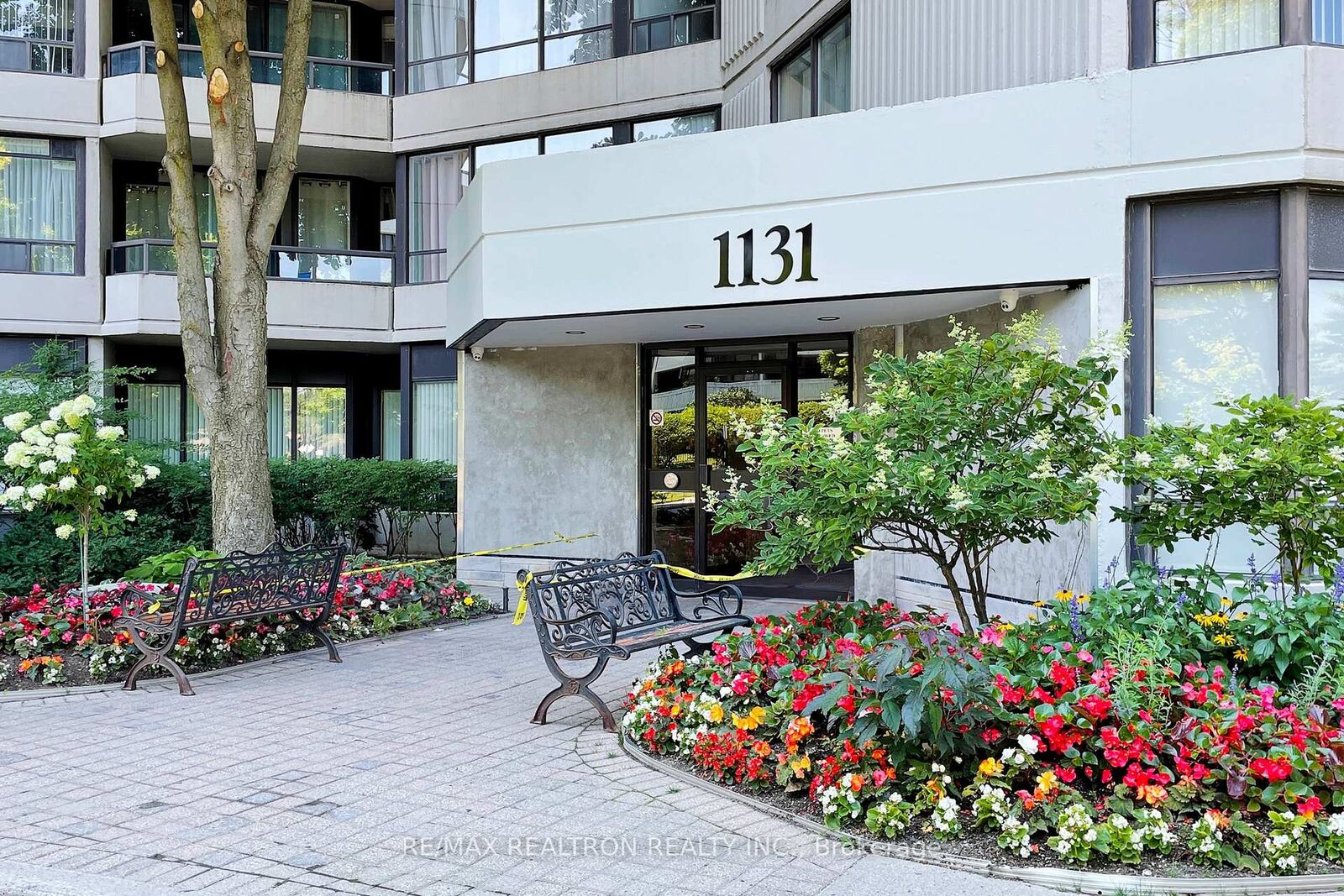 Property Photo: 1131 Steeles Avenue W 407 ON M2R 3W8