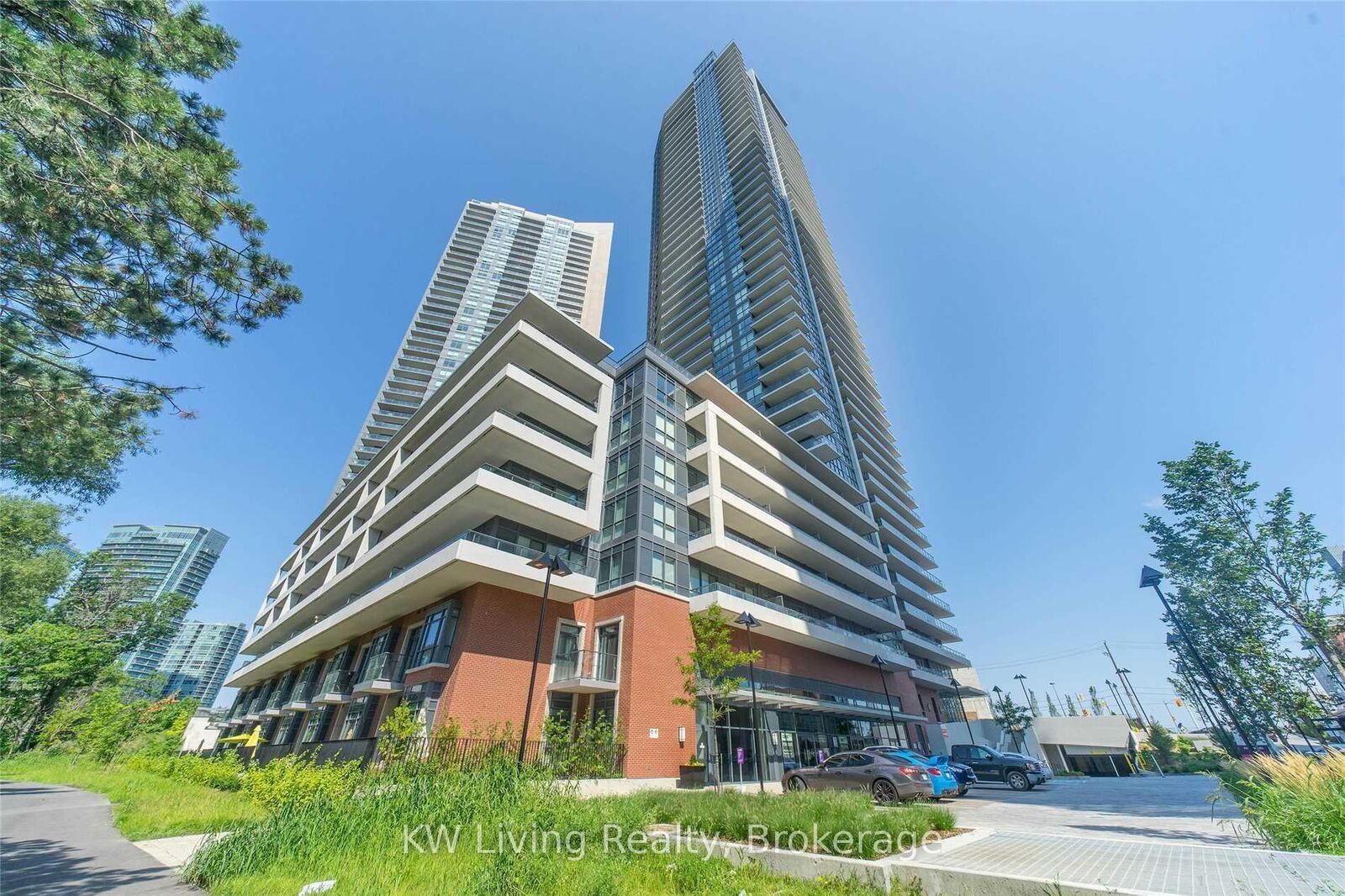 Property Photo: 10 Park Lawn Road 4204 ON M8V 0H9