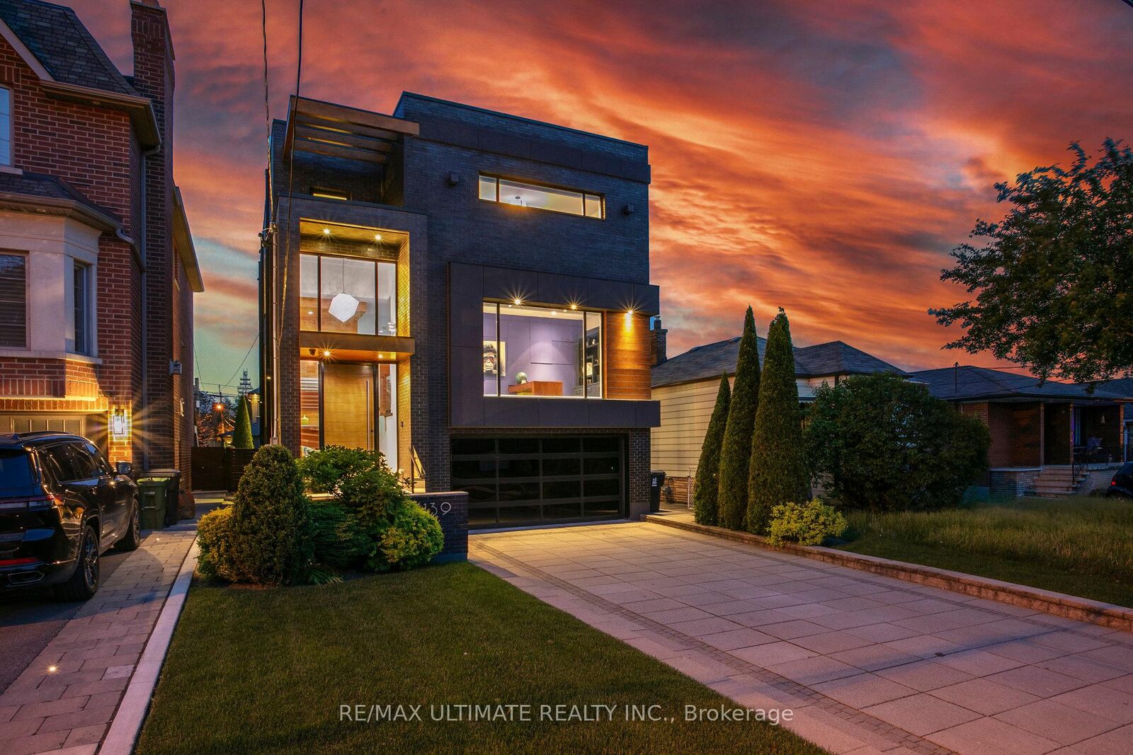 Property Photo: 1139 Glengrove Avenue W ON M6B 2K5