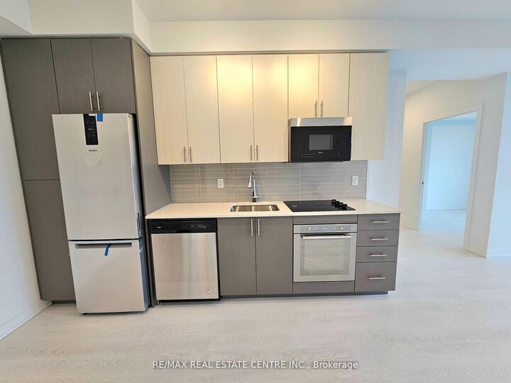 Property Photo: 415 Main Street W 401 ON L8P 1K5