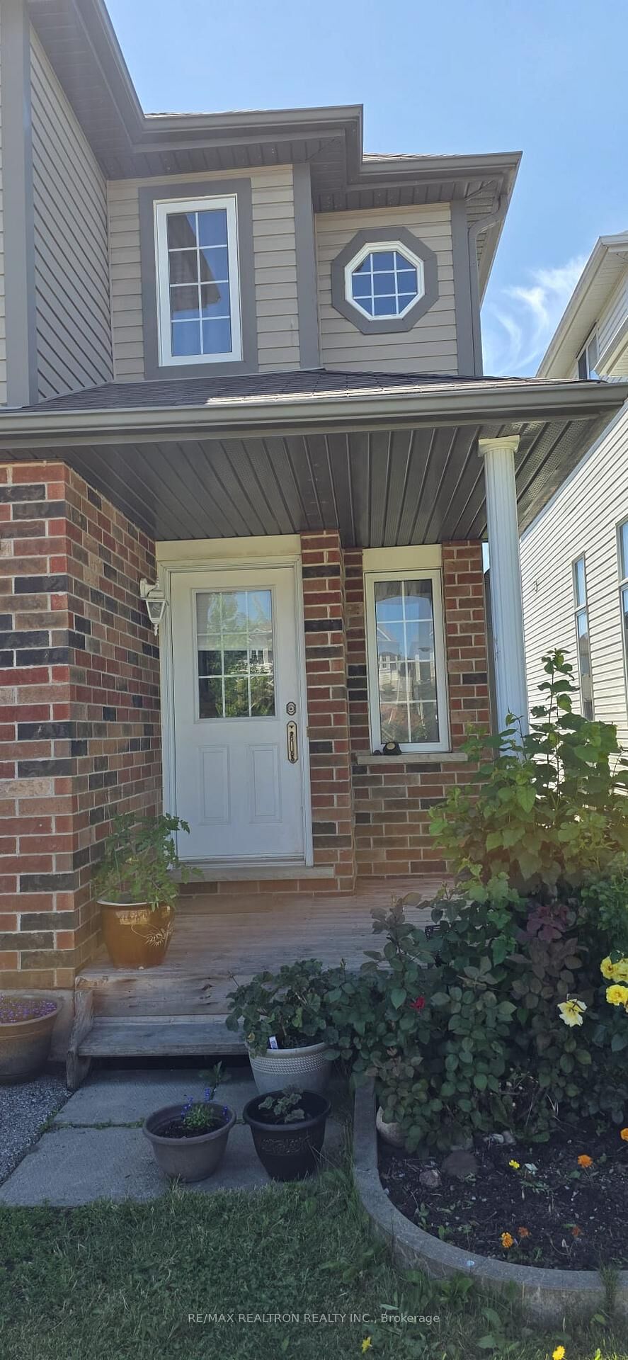 Property Photo: 123 Westmeadow Drive ON N2N 3P8