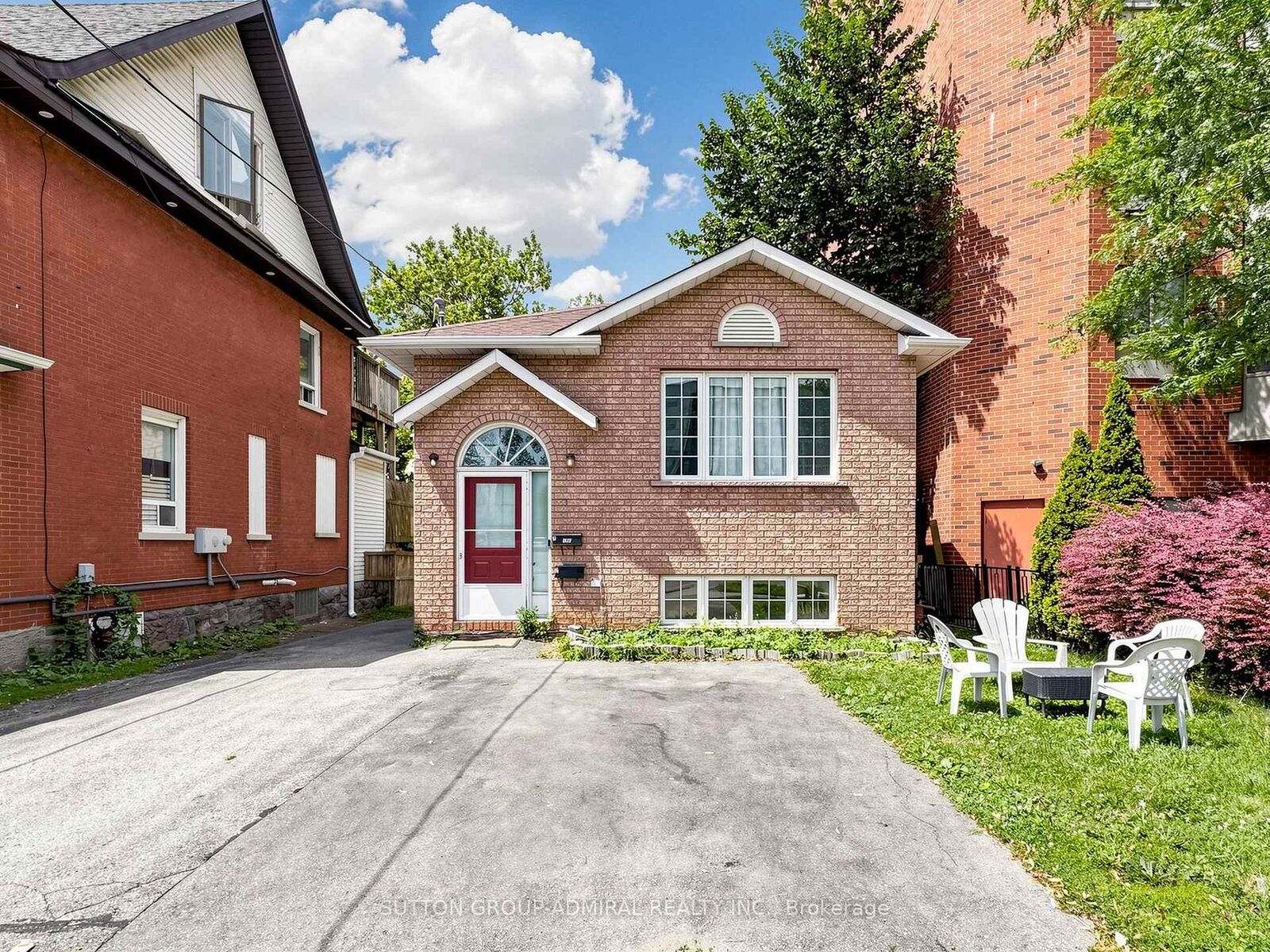 Property Photo: 150 Centre Street S ON L1H 4A4