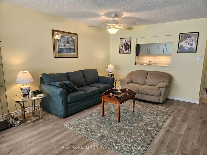 Property Photo:  20 Dean Park Road 817  ON M1B 3G9 