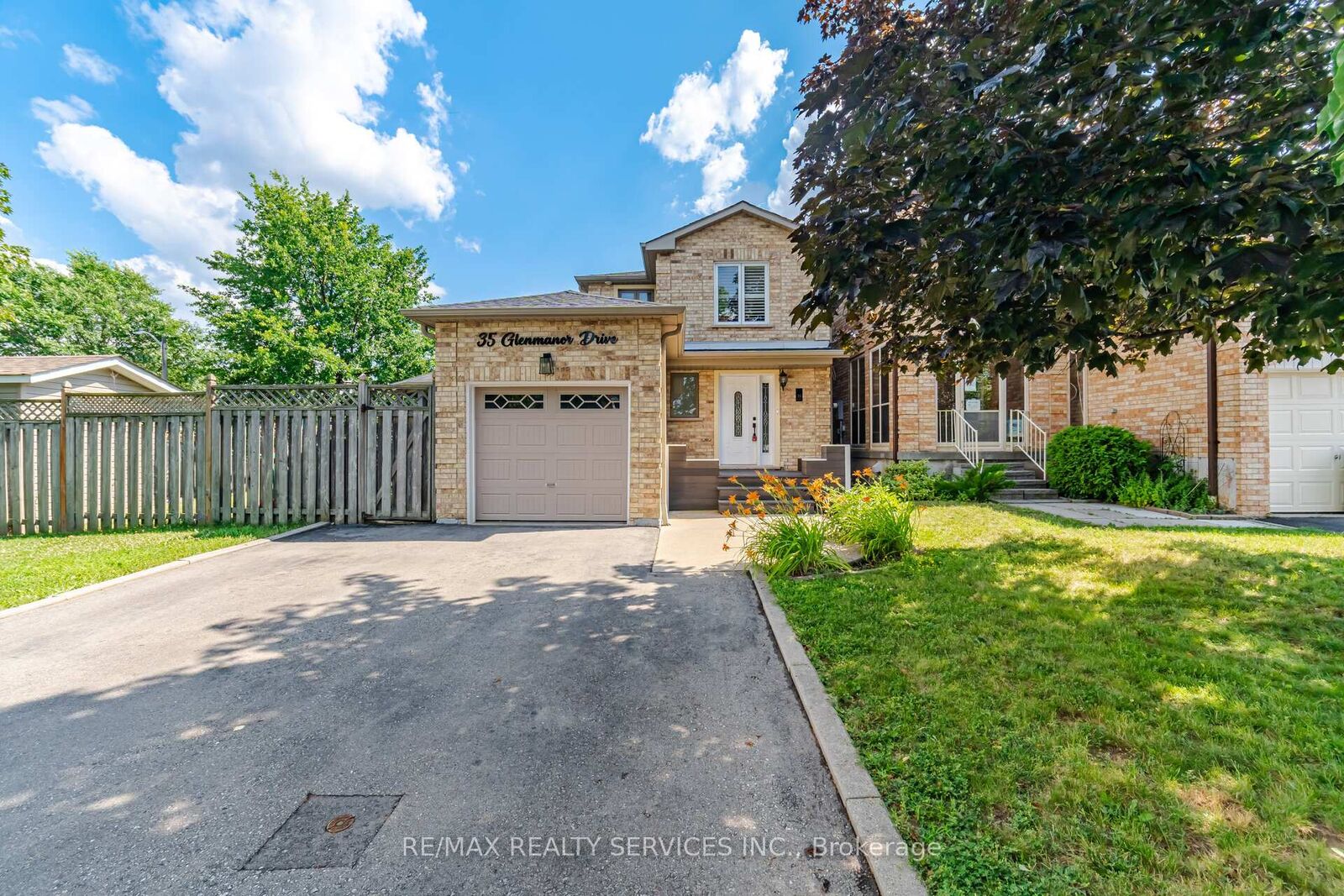 Property Photo: 35 Glenmanor Drive ON L6Z 3Z1