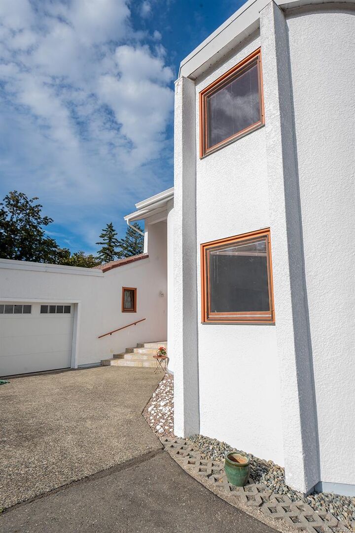 Property Photo: 6722 Anzio Rd BC V9L 6C4