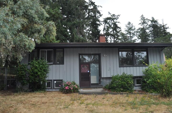 4719 West Saanich Rd — photo 1