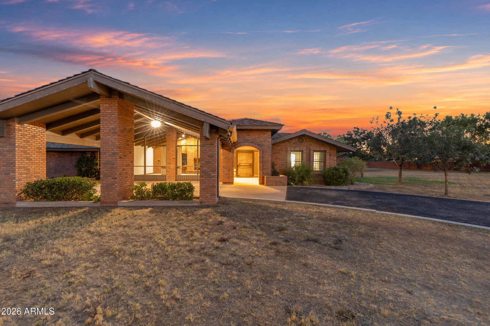 Property Photo: 1821 E Elliot Road AZ 85234