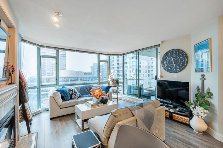 Property Photo: 140 E 14th Street 903 BC V7L 2N3