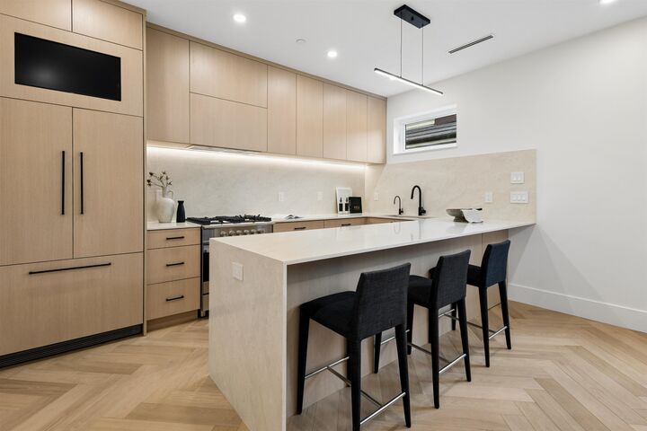 3639 E 46th Avenue 2 — photo 1