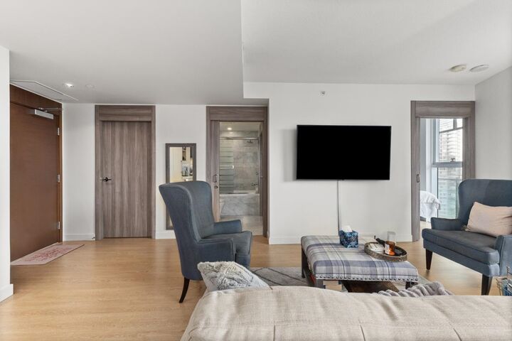 Property Photo: 89 Nelson Street 2005 BC V6Z 0E7