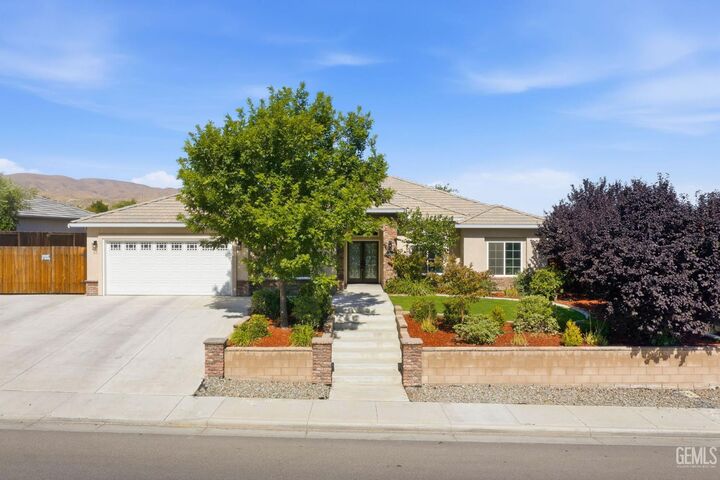 Property Photo:  405 Hillard Street  CA 93268 