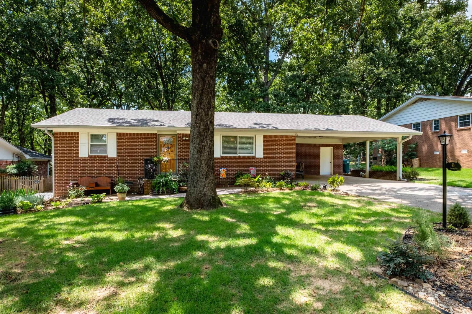 Property Photo: 6 Betsy Lane AR 72205-2804