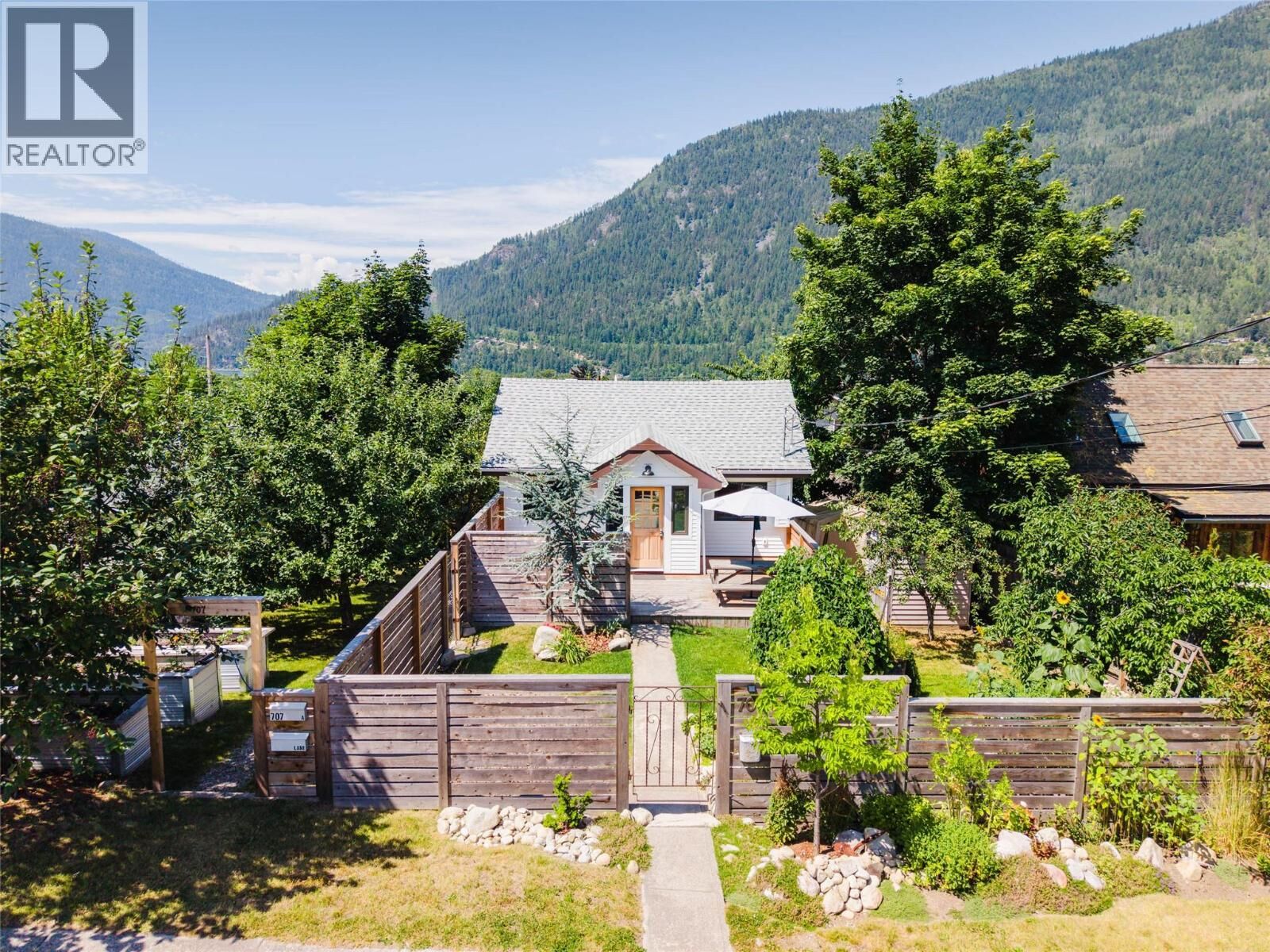 Property Photo: 707 Fifth Street BC V1L 2X4