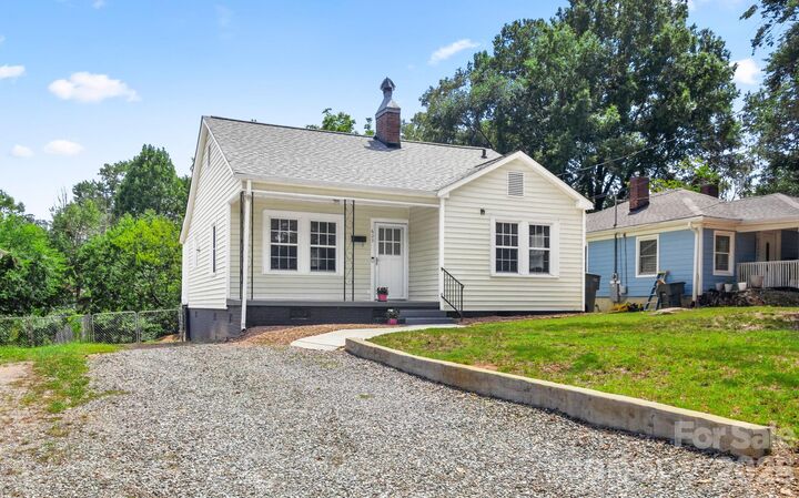 Property Photo: 623 E 4th Avenue NC 28054