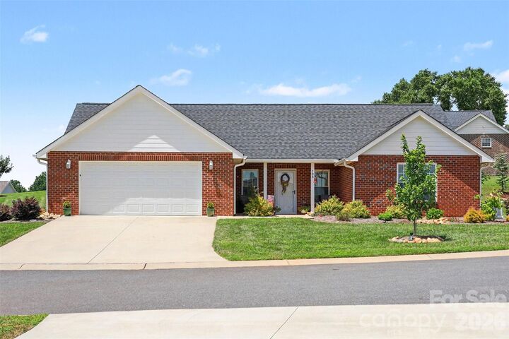 Property Photo: 105 Kingston Place NC 28160