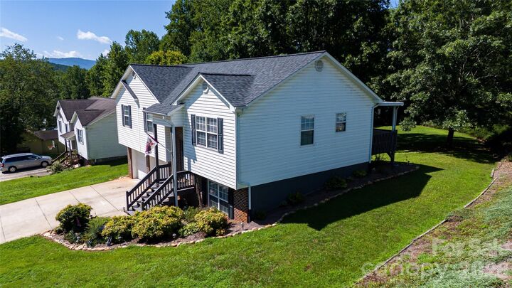 Property Photo: 202 Raintree Lane NC 28655