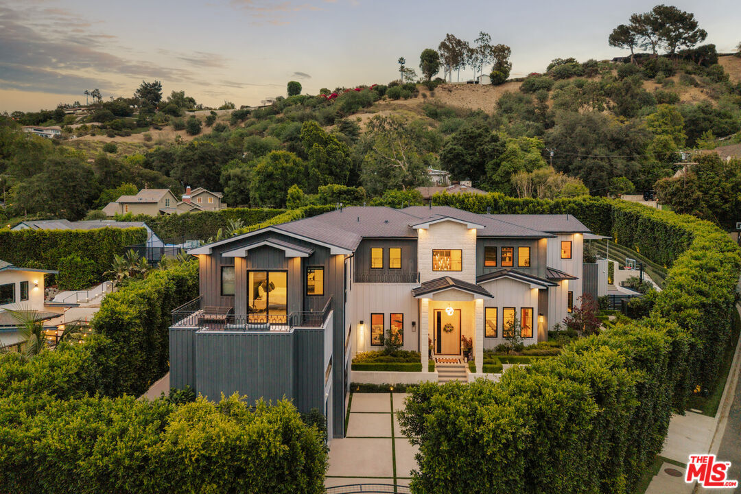 Property Photo:  15321 Kingswood Ln  CA 91403 