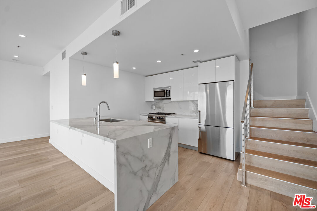 Property Photo:  957 Figueroa Ter, Unit 307  CA 90012 