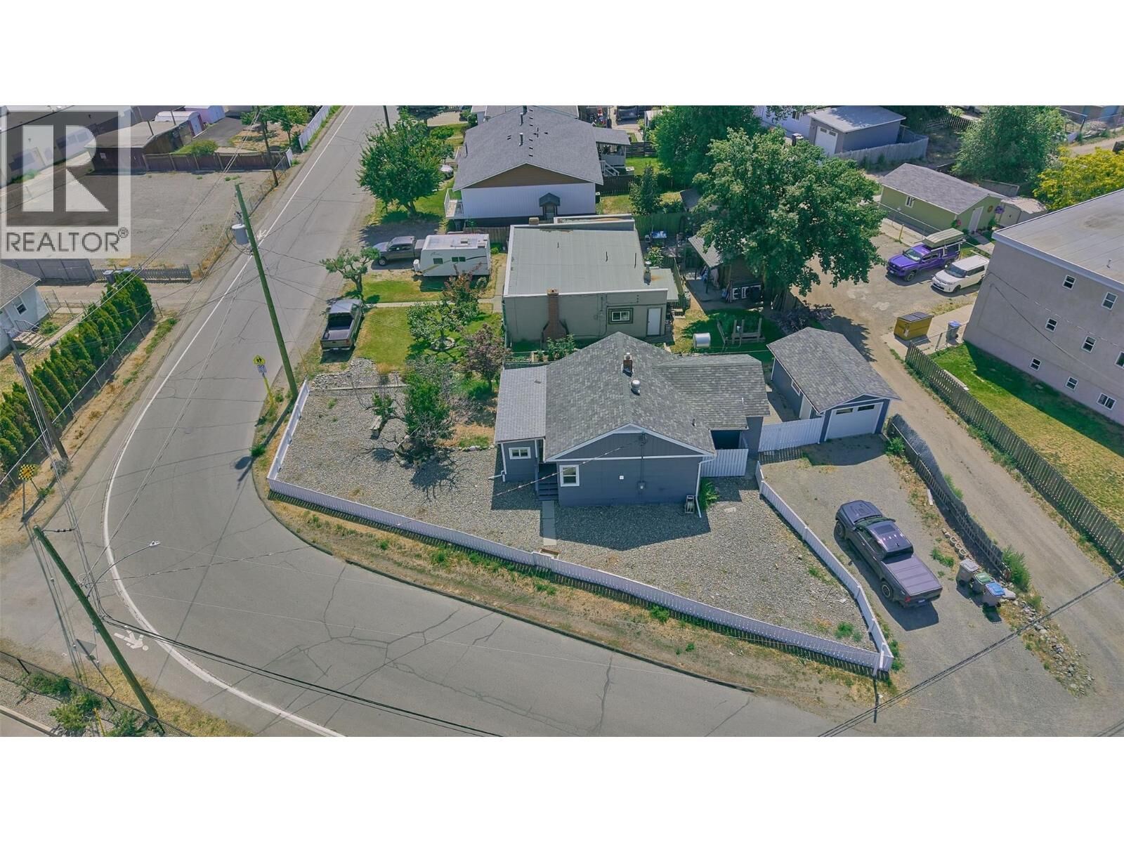 Photo de la propriété:  121 Willow Street  BC V2B 4C6 