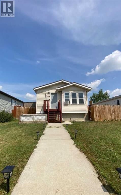Property Photo:  1708 2 Avenue East  AB T1R 1K3 