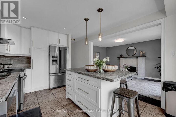 Property Photo:  25 Fieldview Crescent  ON L1N 8B5 