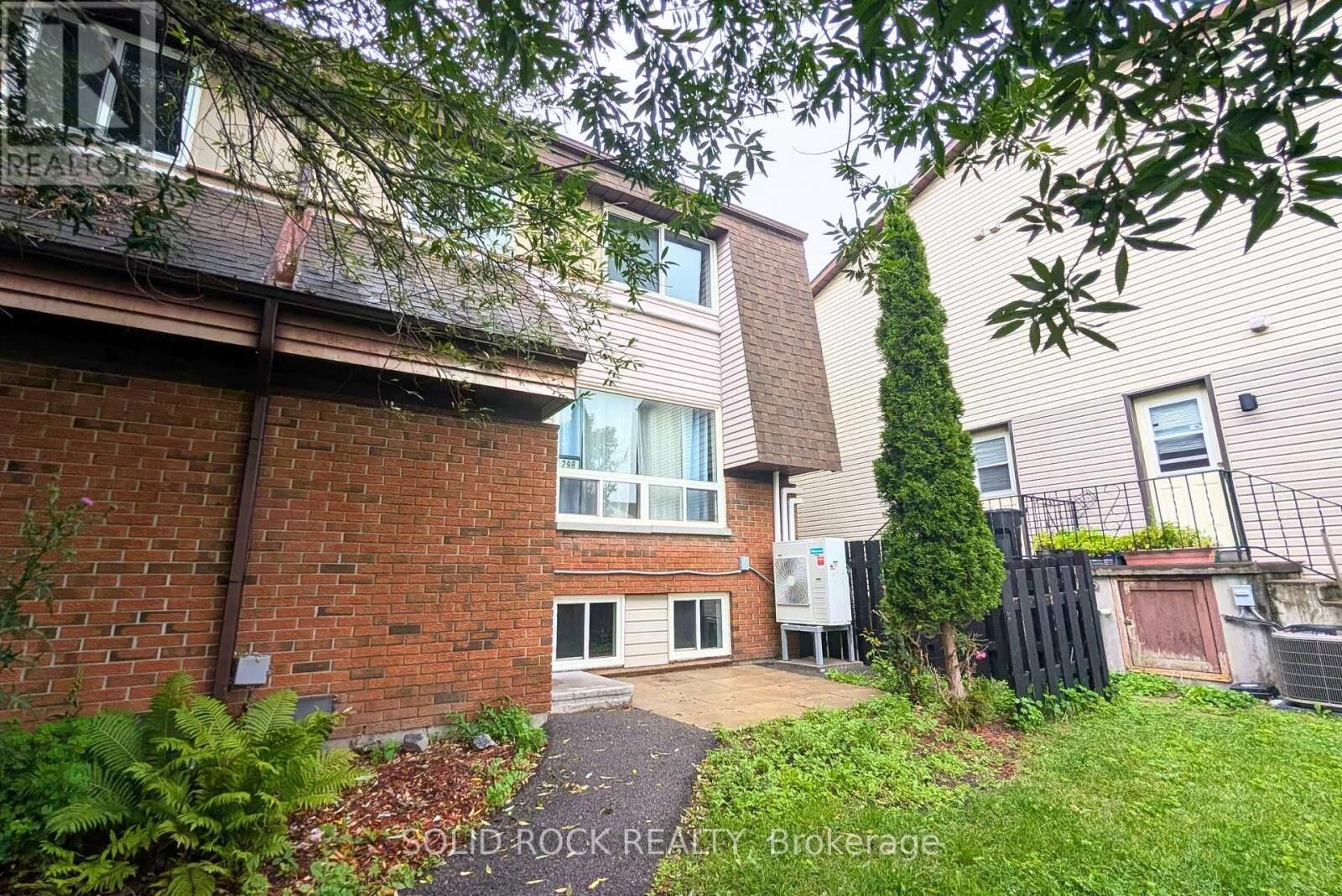 Property Photo: 29 Woodvale Green Drive B ON K2G 4H3