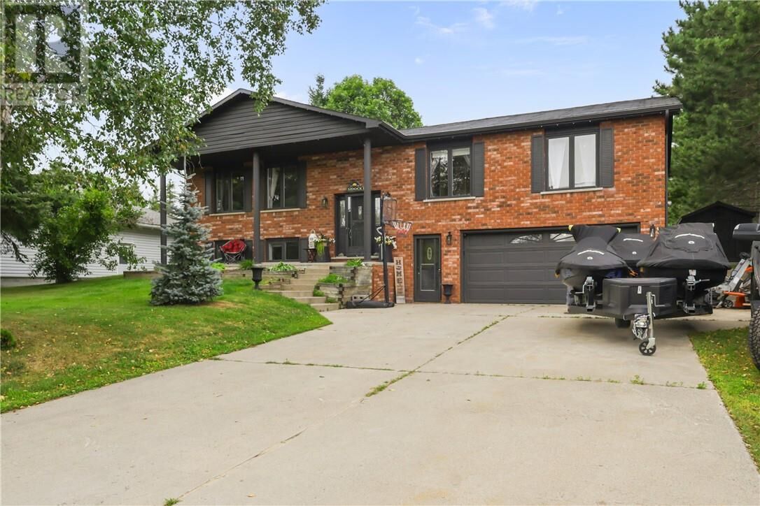 Property Photo: 700 Queensway Boulevard ON P5E 1M8
