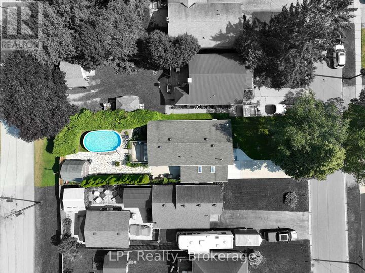 Property Photo: 1568 5th Avenue ON N4K 5B5
