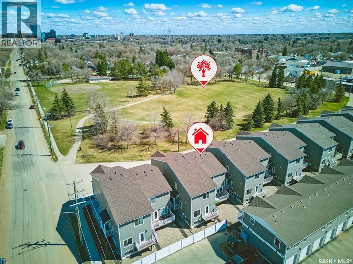 Property Photo: 421 L Avenue S SK S7M 5Y6
