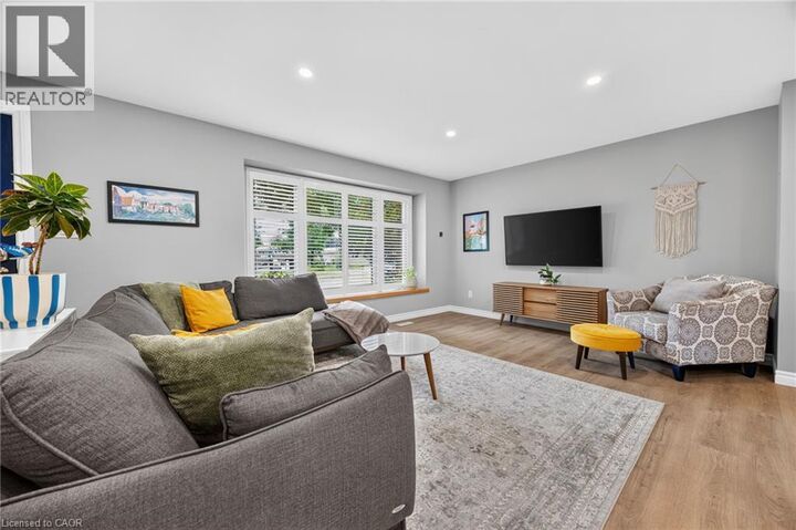 Property Photo: 987 Nesbitt Crescent ON N4S 7N9