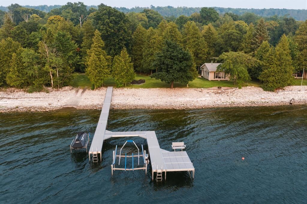 Property Photo: 6421 Bay Shore Dr WI 54235