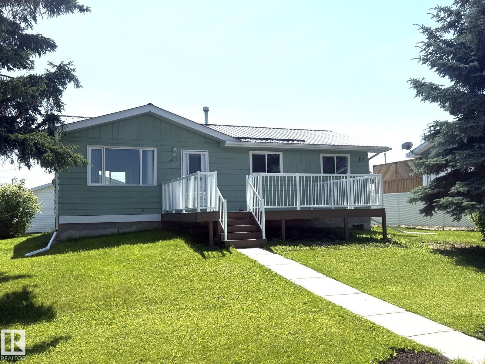 Property Photo: 4813 56 Avenue AB T0E 2M0