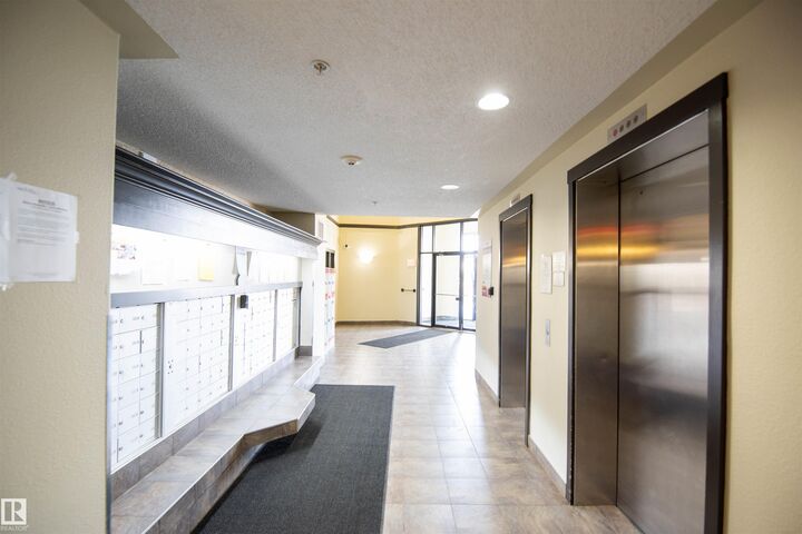 Property Photo: 7331 South Terwillegar Drive NW 6125 AB T6R 0L9