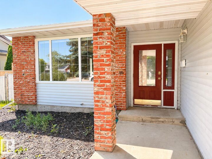 Property Photo: 4012 41 Avenue AB T9N 1T7