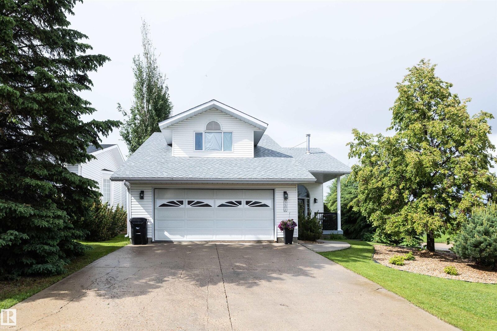 Property Photo:  5502 60 Avenue  AB T7N 1E1 