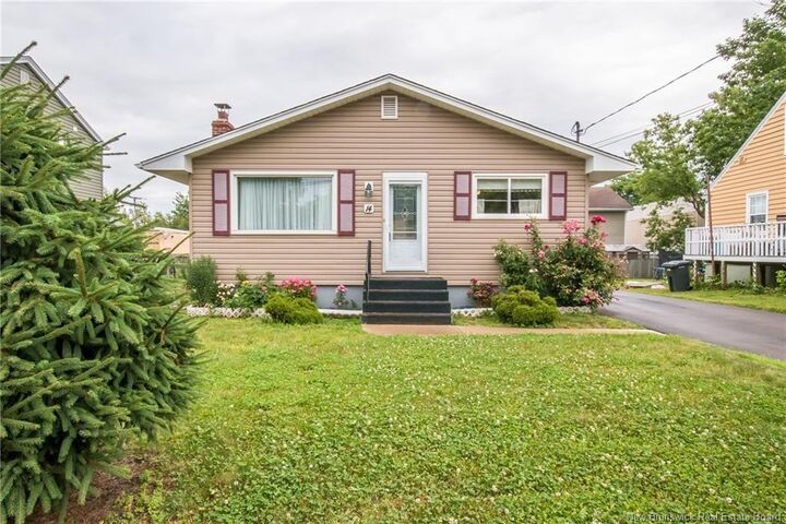 14 Wilmot Avenue — photo 1