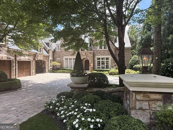 Property Photo: 675 W Paces Ferry, #4 Road NW GA 30327
