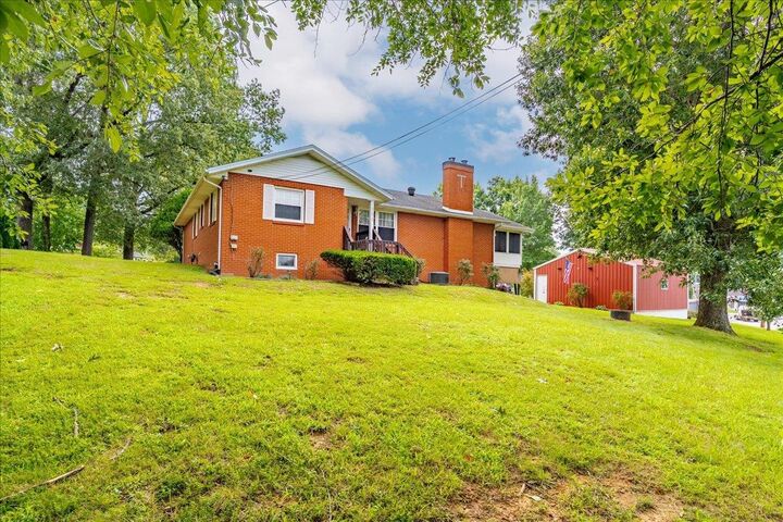 Property Photo: 906 N 2nd St KY 42330