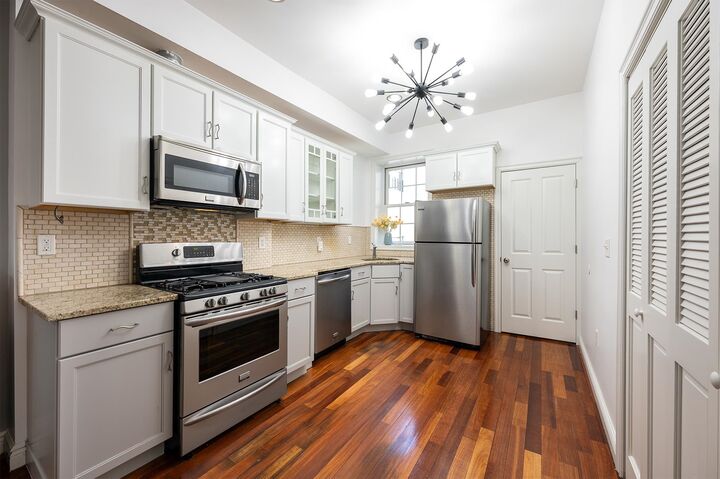 Property Photo: 96 Bowers St 2L NJ 07307